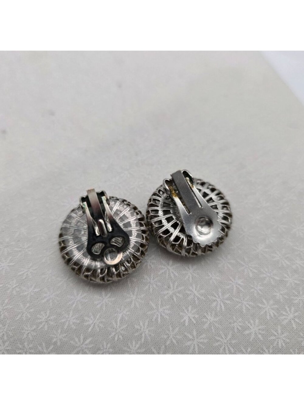 Vintage Silver-Tone Flower Clip-On Earrings With Textured Petal Design - Picture 3 of 4